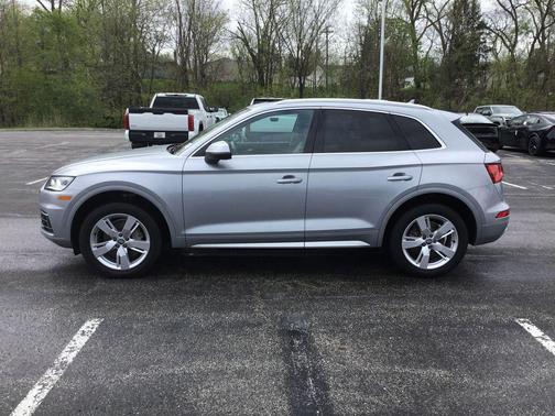 Silver Metallic 2018 Audi Q5 2.0T Tech Premium