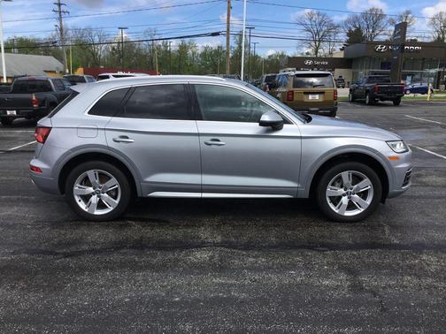 Silver Metallic 2018 Audi Q5 2.0T Tech Premium