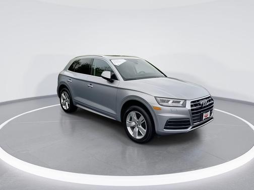 Silver Metallic 2018 Audi Q5 2.0T Tech Premium