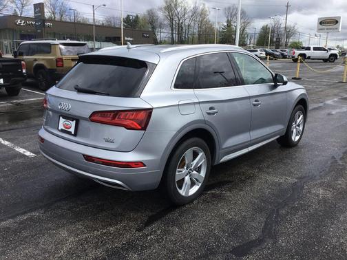 Silver Metallic 2018 Audi Q5 2.0T Tech Premium
