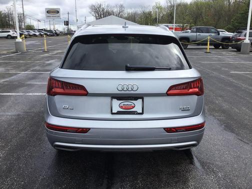 Silver Metallic 2018 Audi Q5 2.0T Tech Premium