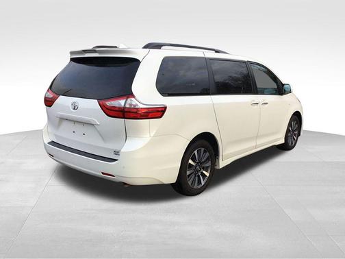 2018 Toyota Sienna XLE