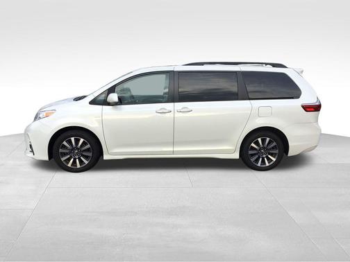 2018 Toyota Sienna XLE