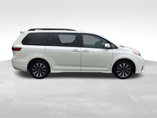 2018 Toyota Sienna XLE