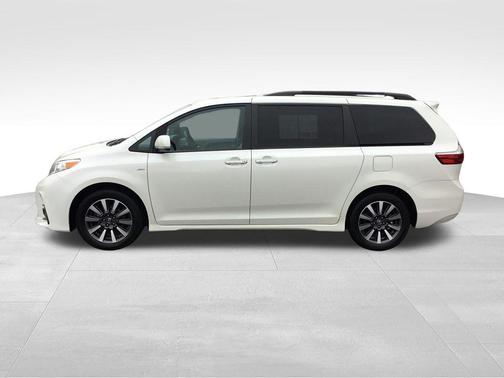 2018 Toyota Sienna XLE