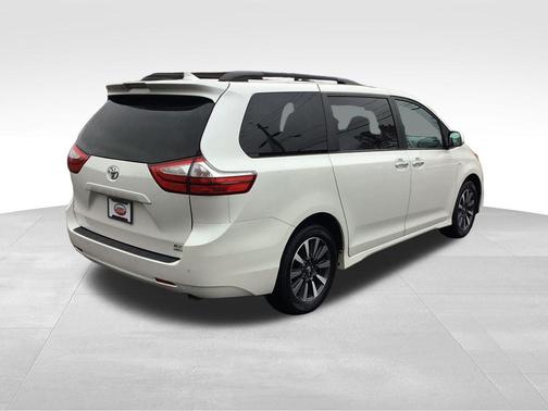 2018 Toyota Sienna XLE