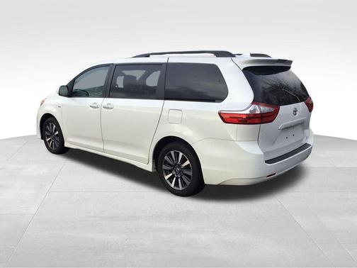 2018 Toyota Sienna XLE