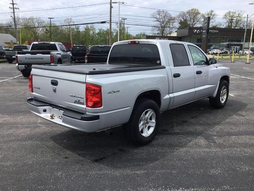 Bright Silver Metallic Clearcoat 2010 Dodge Dakota Big Horn/Lone Star