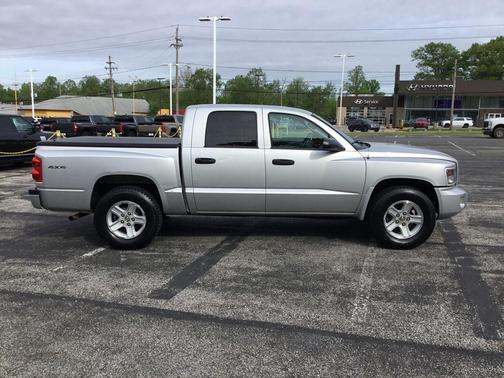 Bright Silver Metallic Clearcoat 2010 Dodge Dakota Big Horn/Lone Star
