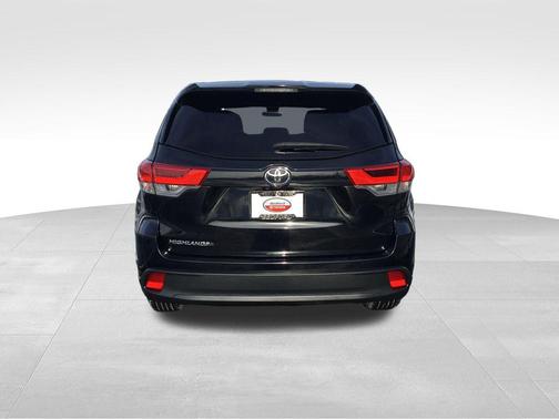2019 Toyota Highlander LE I4