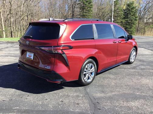 Ruby Flare Pearl 2022 Toyota Sienna XSE 7 Passenger
