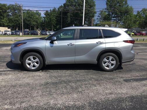 Celestial Silver Metallic 2023 Toyota Highlander LE