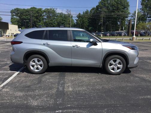 Celestial Silver Metallic 2023 Toyota Highlander LE