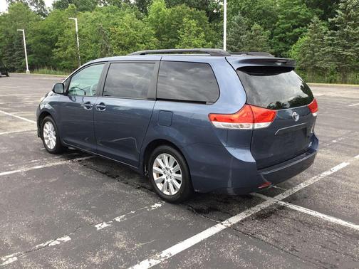 Shoreline Blue Pearl 2014 Toyota Sienna XLE