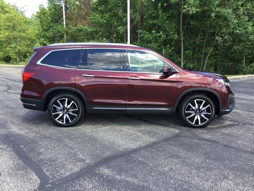 Scarlet 2022 Honda Pilot Touring 8-Passenger