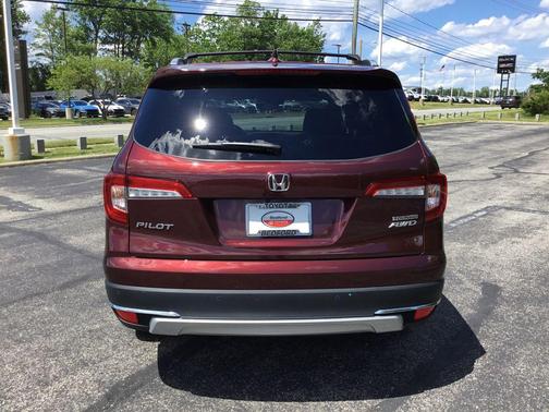 Scarlet 2022 Honda Pilot Touring 8-Passenger