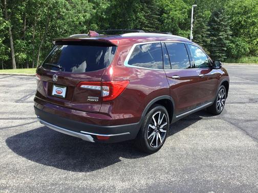 Scarlet 2022 Honda Pilot Touring 8-Passenger