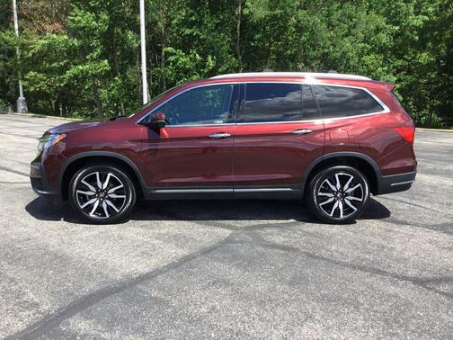 Scarlet 2022 Honda Pilot Touring 8-Passenger