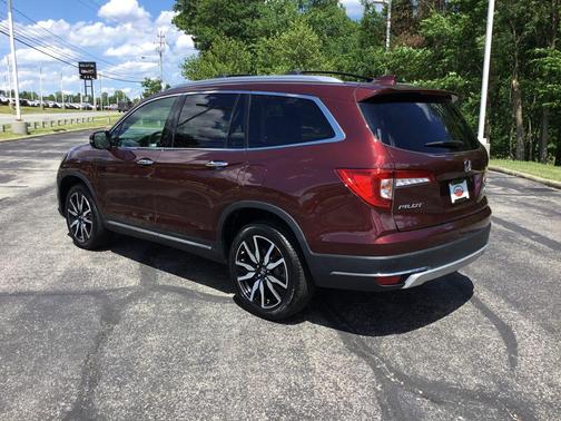 Scarlet 2022 Honda Pilot Touring 8-Passenger