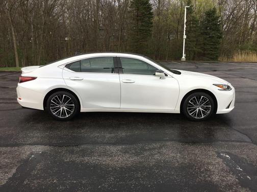 Eminent White Pearl 2022 Lexus ES 350 Base