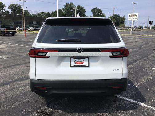 Wind Chill Pearl 2026 Toyota Grand Highlander XLE