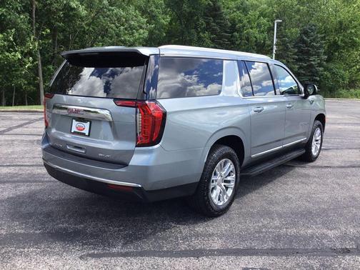 Sterling Metallic 2023 GMC Yukon XL SLT