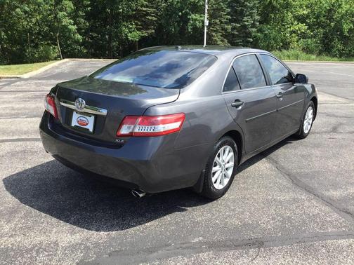 Magnetic Gray Metallic 2011 Toyota Camry XLE