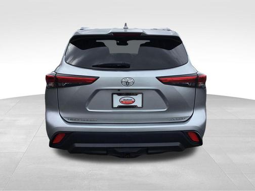 Celestial Silver Metallic 2021 Toyota Highlander XLE