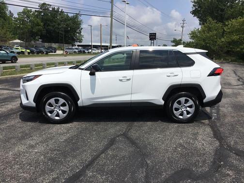 Ice Cap 2024 Toyota RAV4 LE