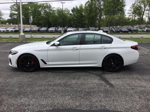 Alpine White 2022 BMW 530 i xDrive