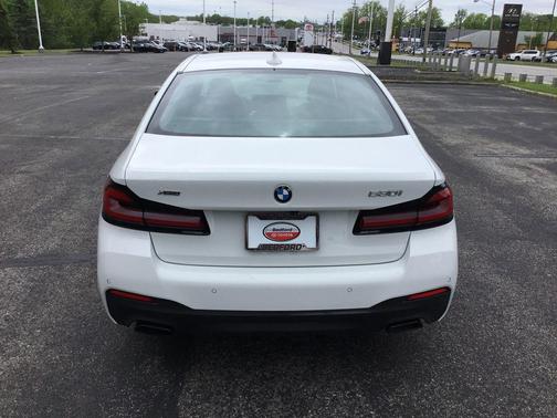 Alpine White 2022 BMW 530 i xDrive