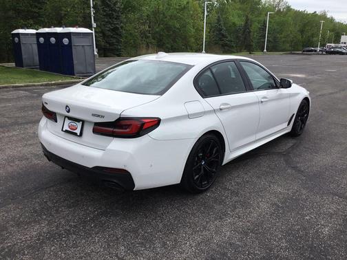 Alpine White 2022 BMW 530 i xDrive