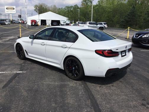 Alpine White 2022 BMW 530 i xDrive