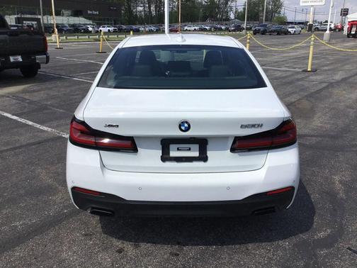 Alpine White 2022 BMW 530 i xDrive