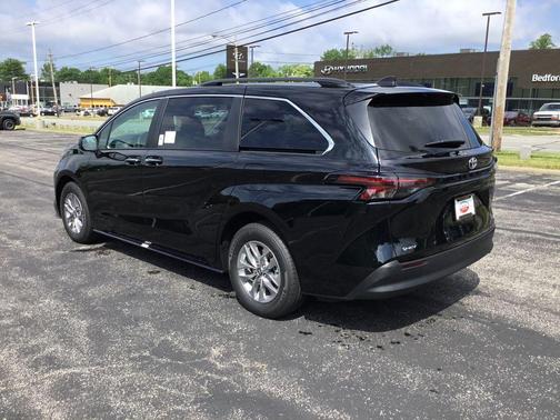 Midnight Black Metallic 2026 Toyota Sienna XLE