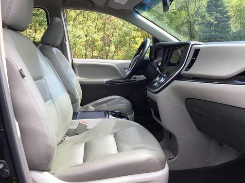 2015 Toyota Sienna XLE