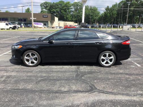 Tuxedo Black Metallic 2013 Ford Fusion SE