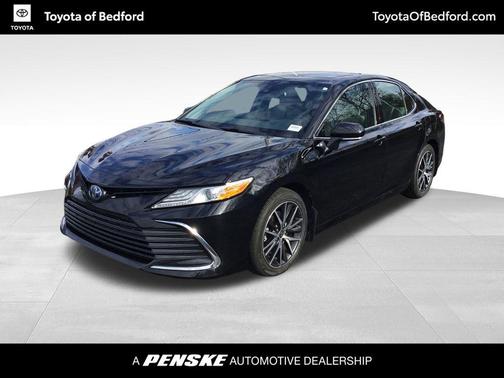2022 Toyota Camry Hybrid XLE