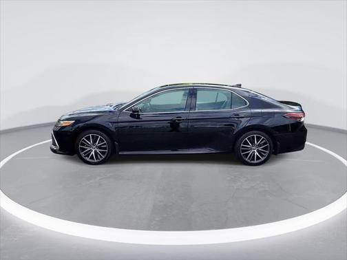 2022 Toyota Camry Hybrid XLE