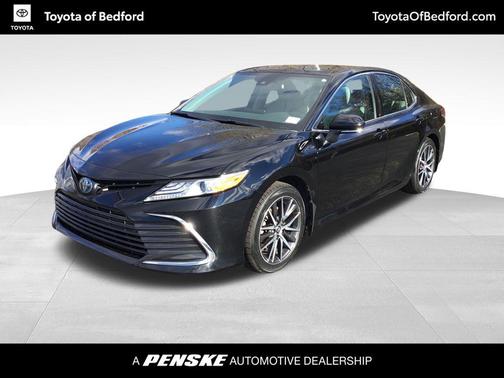 2022 Toyota Camry Hybrid XLE