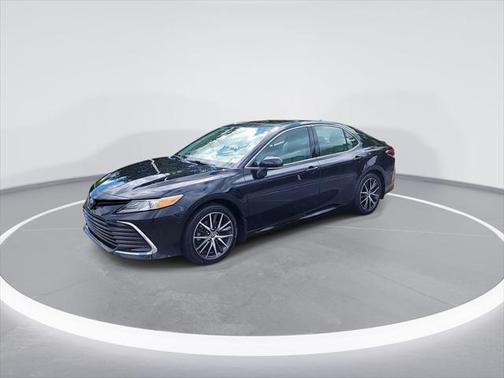 2022 Toyota Camry Hybrid XLE