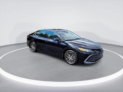 2022 Toyota Camry Hybrid XLE