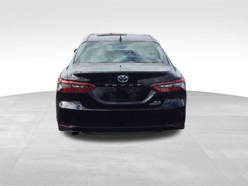 2022 Toyota Camry Hybrid XLE