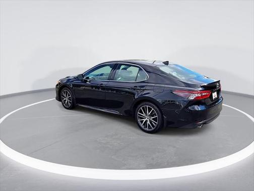 2022 Toyota Camry Hybrid XLE