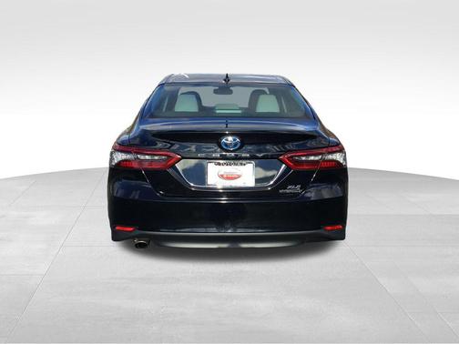 2022 Toyota Camry Hybrid XLE