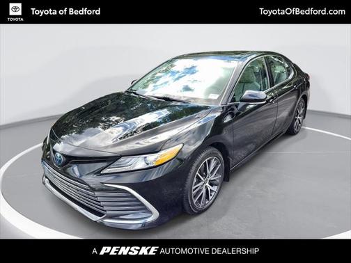 2022 Toyota Camry Hybrid XLE