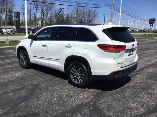 Blizzard Pearl 2017 Toyota Highlander XLE