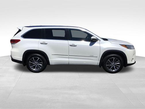 Blizzard Pearl 2017 Toyota Highlander XLE
