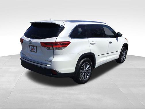 Blizzard Pearl 2017 Toyota Highlander XLE