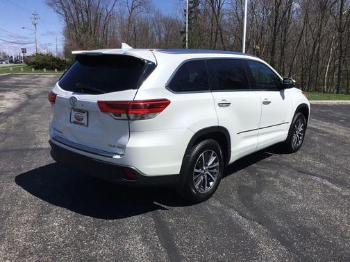 Blizzard Pearl 2017 Toyota Highlander XLE